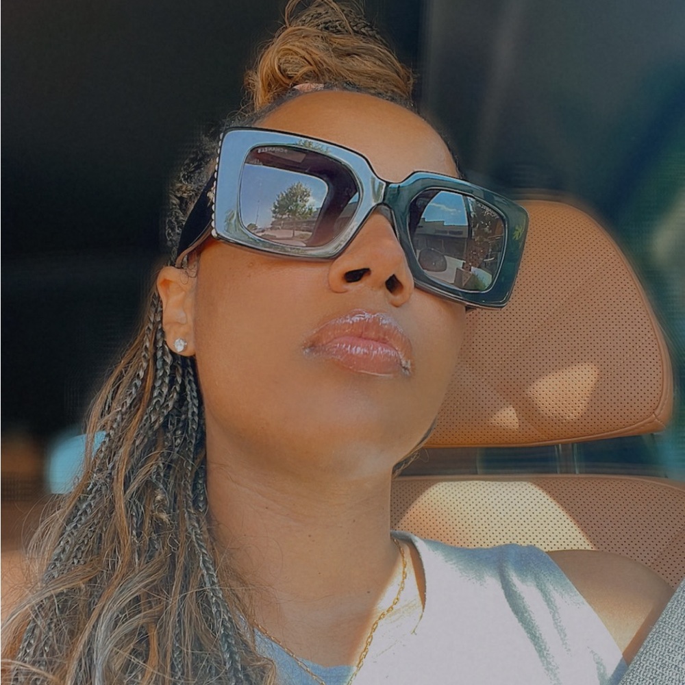 Meet your Posher, I'm Angie from SoCal🌺